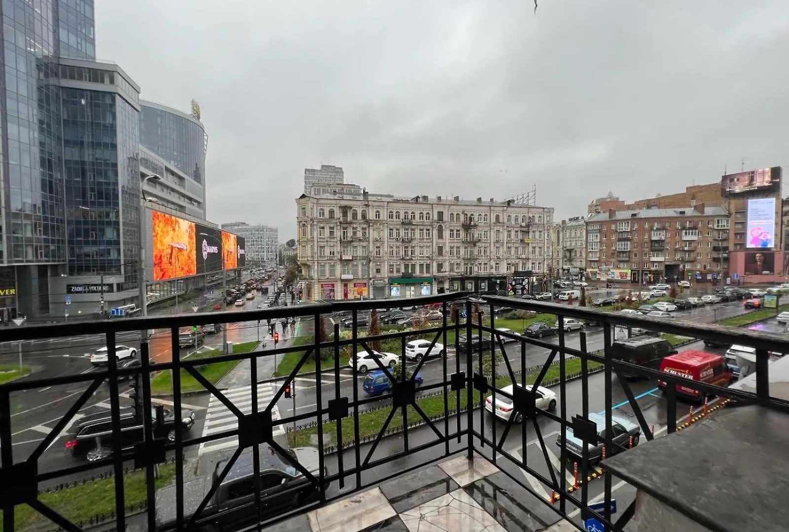 Apartment Near Gulliver 基輔 乌克兰