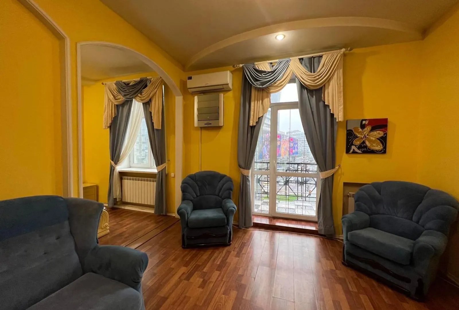 Apartment Near Gulliver 基輔